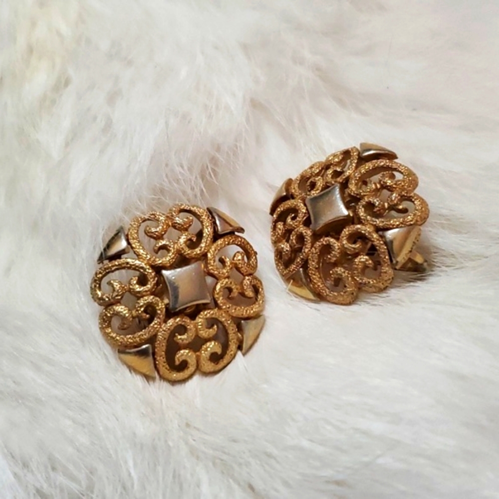 Vintage Avon Filigree Brushed Gold Clip Earrings